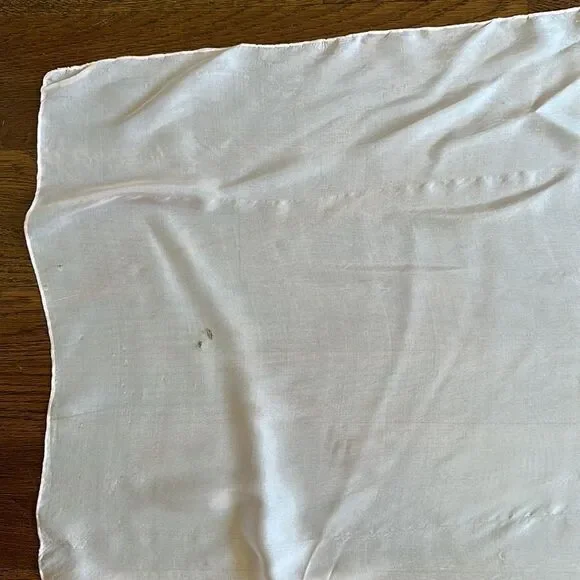 Vintage light pink very large thin polyester or silk scarf - Picture 4 of 10